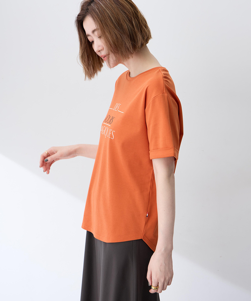 Petit Honfleur（プチオンフルール）の「ロゴプリントTシャツ【接触冷感・UVカット・オーガニックコットンブレンド】（Tシャツ/カットソー・レディース・オレンジ/モカ/ネイビー・M/L）」の5枚目の写真