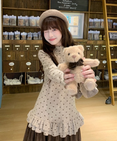 Teem Store(チームストア)の「ドット柄ネックリボン 裾フリルペプラムカットソー(Tシャツ/カットソー・レディース・アイボリー・M)」の2枚目の写真