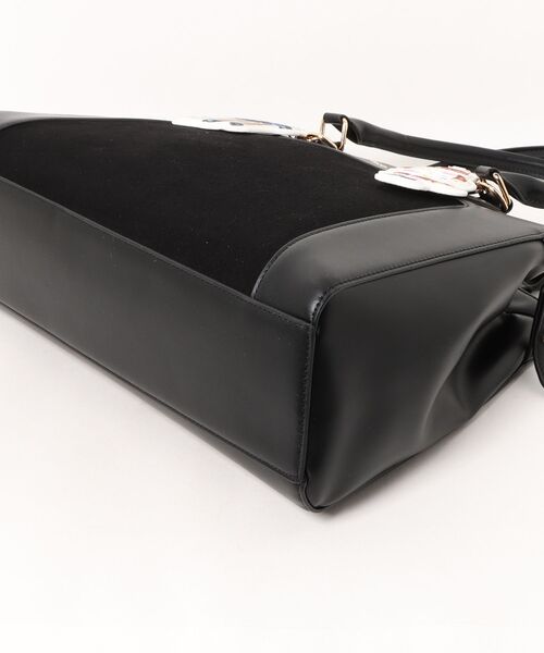 PAUL & JOE ACCESSOIRES（ポールアンドジョーアクセソワ）の「【PAUL & JOE ACCESSOIRES /ポール アンド ジョー アクセソワ 】 BAG WITH GIPSY＆NOUNETTE CAHRM　チャーム付きトートバッグ（トートバッグ・レディース・ブラウン/ブラック・FREE）」の4枚目の写真