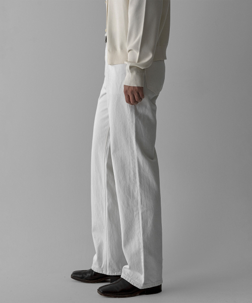 BOWLOW PRODUCT（バウロープロダクト）の「ホワイトデニムストレートパンツ（デニムパンツ・メンズ・その他・MEDIUM/X-LARGE/LARGE）」の4枚目の写真