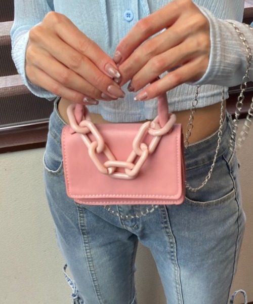 tolene(トレネ)の「ミニミニショルダーバッグ チェーンチャーム 合成皮革 ミニショルダーバッグ(ショルダーバッグ・レディース・ホワイト/ブルー/ピンク・FREE)」の1枚目の写真