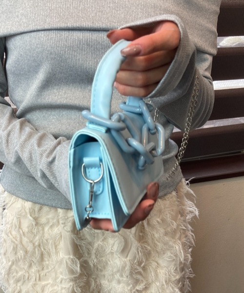 tolene(トレネ)の「ミニミニショルダーバッグ チェーンチャーム 合成皮革 ミニショルダーバッグ(ショルダーバッグ・レディース・ホワイト/ブルー/ピンク・FREE)」の3枚目の写真