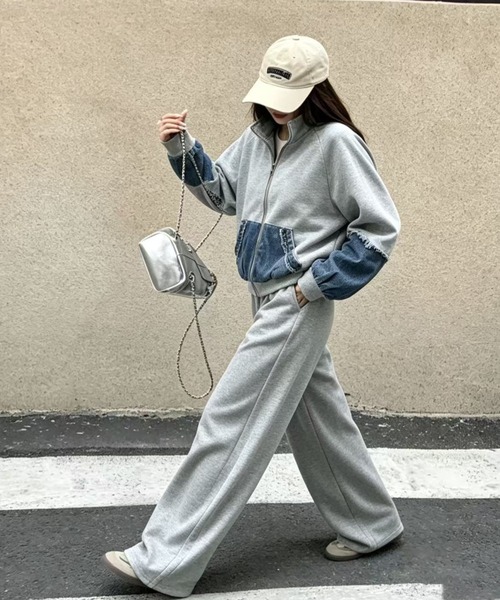 FAVORITO(ファヴォリート)の「デニム切り替えスウェットトップスワイドパンツセットアップ(セットアップ・レディース・ライトグレー/ブラック/ダークグレー・F)」の8枚目の写真