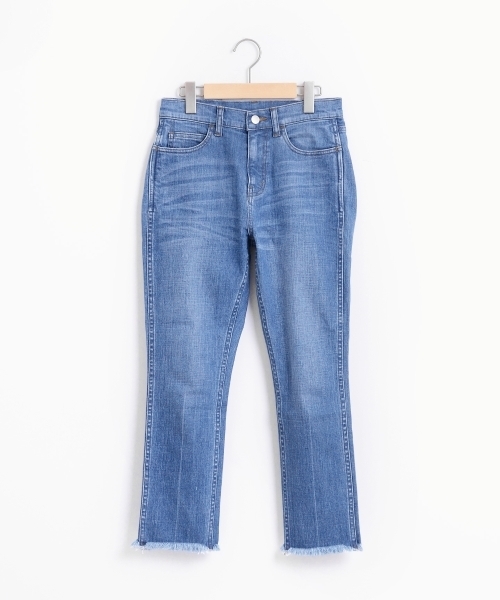 le.coeur blanc（ルクールブラン）の「フリンジリメイクデニムスリムストレート（デニムパンツ・レディース・ブルー/ブラック・38/36/34）」の6枚目の写真