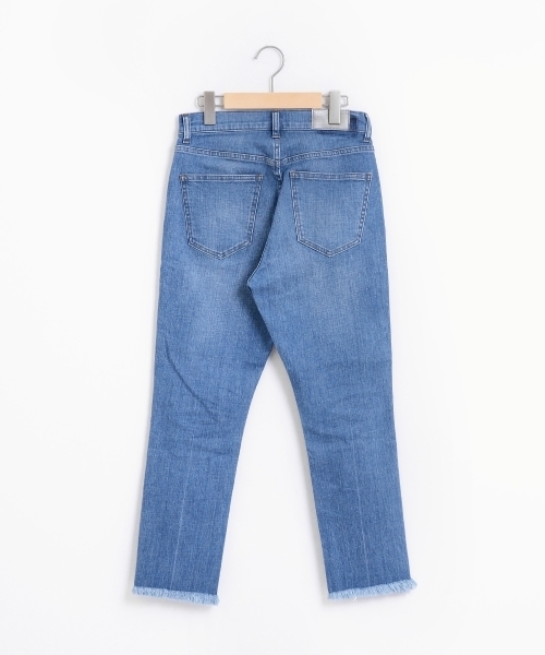 le.coeur blanc（ルクールブラン）の「フリンジリメイクデニムスリムストレート（デニムパンツ・レディース・ブルー/ブラック・38/36/34）」の7枚目の写真