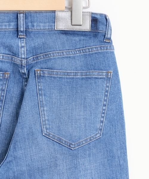 le.coeur blanc（ルクールブラン）の「フリンジリメイクデニムスリムストレート（デニムパンツ・レディース・ブルー/ブラック・38/36/34）」の9枚目の写真