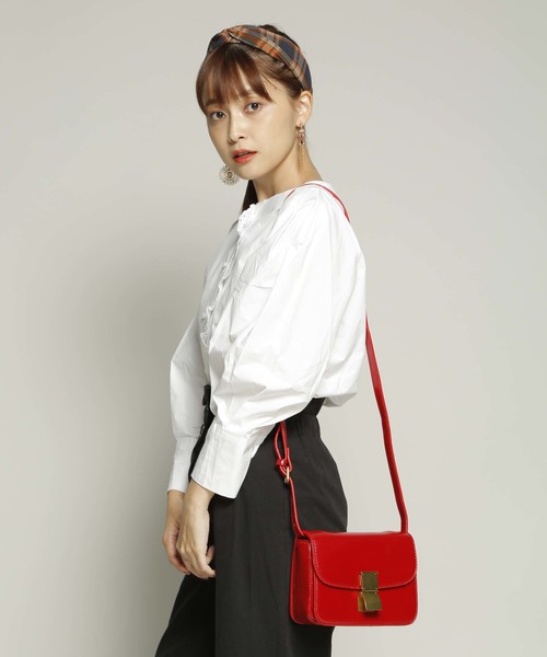 PLAIN CLOTHING(プレーンクロージング)の「ゴールドプレートショルダーバッグ(ショルダーバッグ・レディース・ベージュ/カーキ/レッド/ブラック/キャメル/ワイン・FREE)」の5枚目の写真