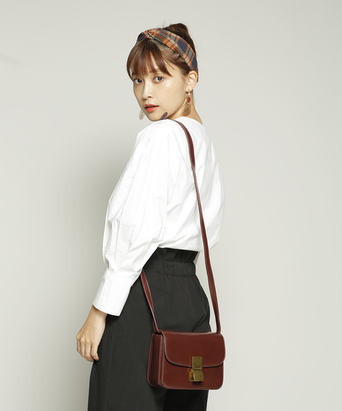 PLAIN CLOTHING(プレーンクロージング)の「ゴールドプレートショルダーバッグ(ショルダーバッグ・レディース・ベージュ/カーキ/レッド/ブラック/キャメル/ワイン・FREE)」の6枚目の写真