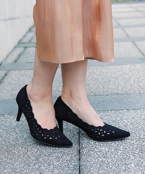 laboratory work(ラボラトリーワーク)の「スカラップパンプス(パンプス・レディース・ブラック/ライトグレー・LARGE/MEDIUM/SMALL)」の2枚目の写真