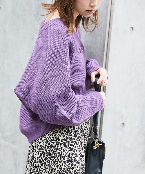natural couture(ナチュラルクチュール)の「アイレット入りシンプルカーディガン(カーディガン/ボレロ・レディース・キャメル/ブラック/ピンク/グリーン/パープル/アイボリー・FREE)」の1枚目の写真