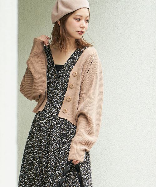 natural couture(ナチュラルクチュール)の「アイレット入りシンプルカーディガン(カーディガン/ボレロ・レディース・キャメル/ブラック/ピンク/グリーン/パープル/アイボリー・FREE)」の5枚目の写真