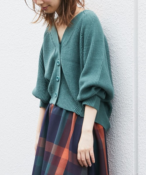natural couture(ナチュラルクチュール)の「アイレット入りシンプルカーディガン(カーディガン/ボレロ・レディース・キャメル/ブラック/ピンク/グリーン/パープル/アイボリー・FREE)」の4枚目の写真