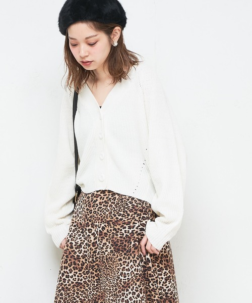 natural couture(ナチュラルクチュール)の「アイレット入りシンプルカーディガン(カーディガン/ボレロ・レディース・キャメル/ブラック/ピンク/グリーン/パープル/アイボリー・FREE)」の2枚目の写真