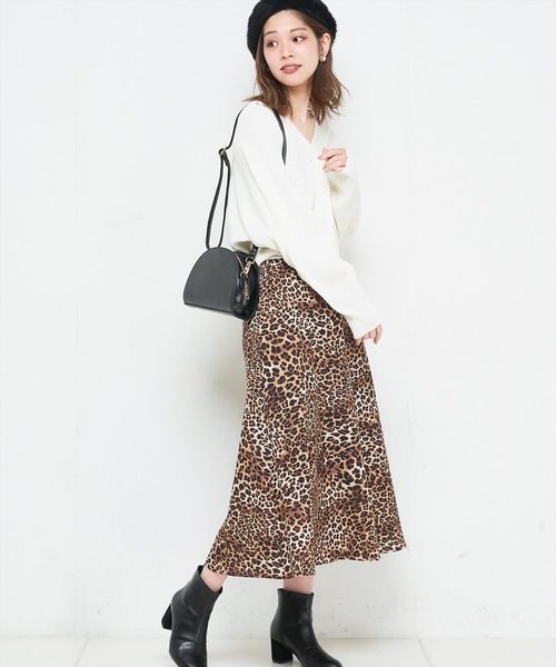 natural couture(ナチュラルクチュール)の「アイレット入りシンプルカーディガン(カーディガン/ボレロ・レディース・キャメル/ブラック/ピンク/グリーン/パープル/アイボリー・FREE)」の14枚目の写真
