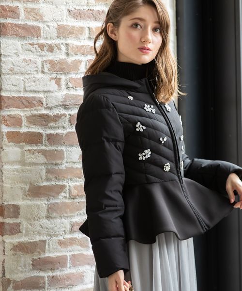 tocco closet（トッコ クローゼット）の「ビジューつき裾フレアダウン