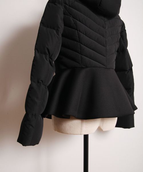 tocco closet（トッコ クローゼット）の「ビジューつき裾フレアダウン