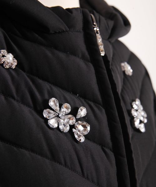 tocco closet（トッコ クローゼット）の「ビジューつき裾フレアダウン