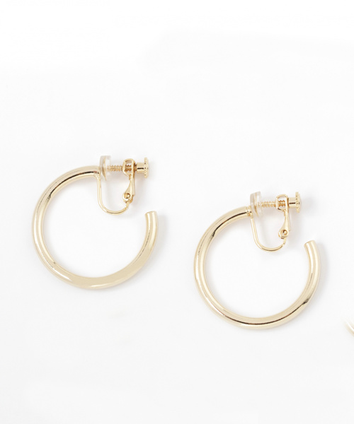 A part by(アパートバイ)の「フープイヤリング 827016(イヤリング・レディース・シルバー/ゴールド・FREE)」の5枚目の写真