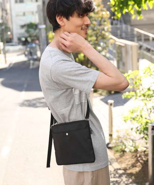 GLOBAL WORK（グローバルワーク）の「ツイルサコッシュ/830757（ショルダーバッグ・メンズ・ブラック/ライトイエロー・FREE）」の2枚目の写真