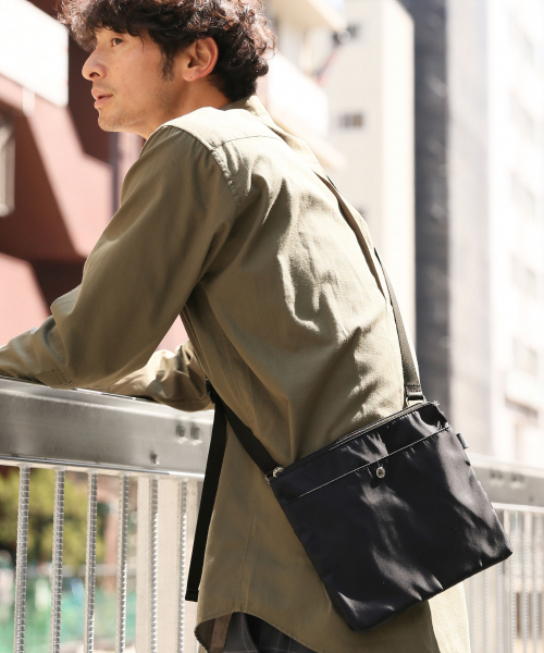 GLOBAL WORK（グローバルワーク）の「ツイルサコッシュ/830757（ショルダーバッグ・メンズ・ブラック/ライトイエロー・FREE）」の14枚目の写真