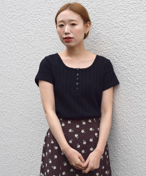 w closet（ダブルクローゼット）の「スクエアヘンリーネック半袖プルオーバー（Tシャツ/カットソー・レディース・ブラック/ベージュ/オフホワイト/モカ・FREE）」の20枚目の写真