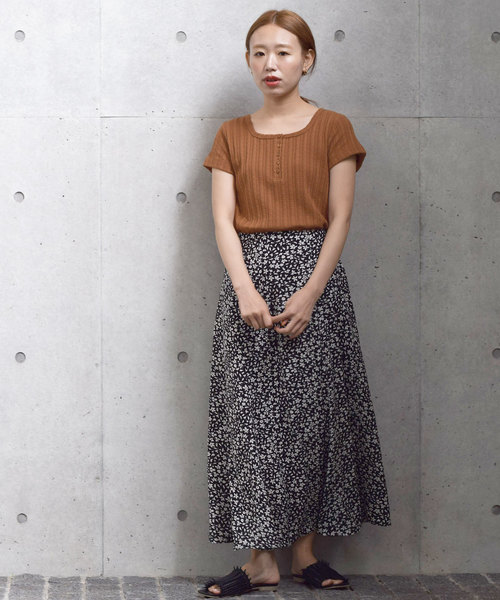 w closet（ダブルクローゼット）の「スクエアヘンリーネック半袖プルオーバー（Tシャツ/カットソー・レディース・ブラック/ベージュ/オフホワイト/モカ・FREE）」の22枚目の写真