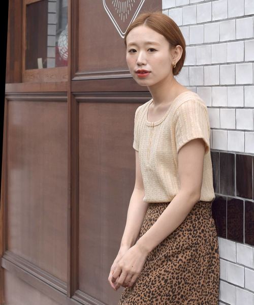 w closet（ダブルクローゼット）の「スクエアヘンリーネック半袖プルオーバー（Tシャツ/カットソー・レディース・ブラック/ベージュ/オフホワイト/モカ・FREE）」の19枚目の写真