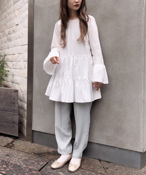 one after another NICE CLAUP（ワンアフターアナザーナイスクラップ）の「後ろリボンティアードチュニック（チュニック・レディース・オフホワイト/アイボリー/モカ・FREE）」の4枚目の写真