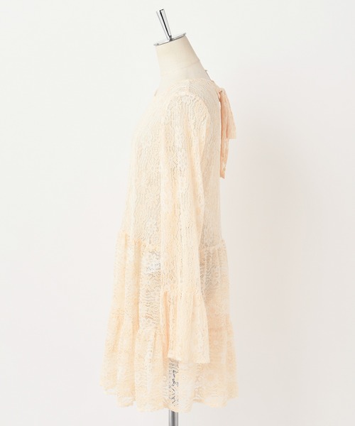 one after another NICE CLAUP（ワンアフターアナザーナイスクラップ）の「後ろリボンティアードチュニック（チュニック・レディース・オフホワイト/アイボリー/モカ・FREE）」の6枚目の写真