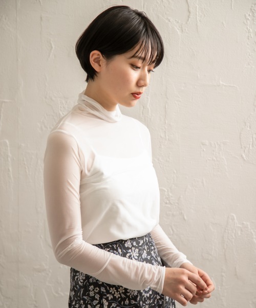 PAGEBOY（ページボーイ）の「シアーハイネックプルオーバー（Tシャツ/カットソー・レディース・オフホワイト/ブラック/ブルー・FREE）」の2枚目の写真