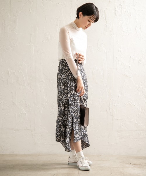 PAGEBOY（ページボーイ）の「シアーハイネックプルオーバー（Tシャツ/カットソー・レディース・オフホワイト/ブラック/ブルー・FREE）」の4枚目の写真