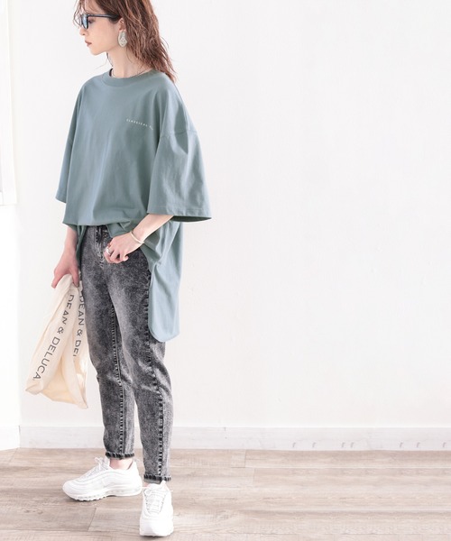 classicalelf(クラシカルエルフ)の「綿100%。月グラフィックプリントで1+ サイドスリットbigTシャツ(Tシャツ/カットソー・レディース・ホワイト/ブラック/ベージュ/ブルー系その他・MEDIUM/X-LARGE)」の6枚目の写真