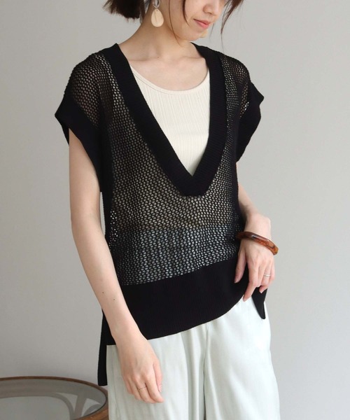 HER CLOSET(ハークローゼット)の「【HERCLOSET】深Vネックメッシュベスト(ベスト・レディース・ブラック/アイボリー/グレイッシュベージュ・M)」の3枚目の写真