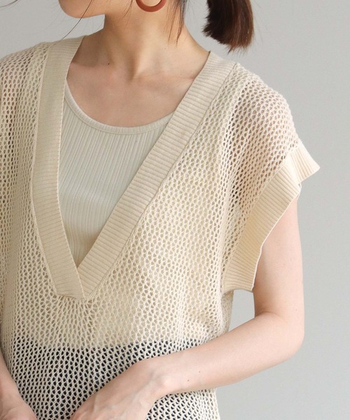 HER CLOSET(ハークローゼット)の「【HERCLOSET】深Vネックメッシュベスト(ベスト・レディース・ブラック/アイボリー/グレイッシュベージュ・M)」の4枚目の写真