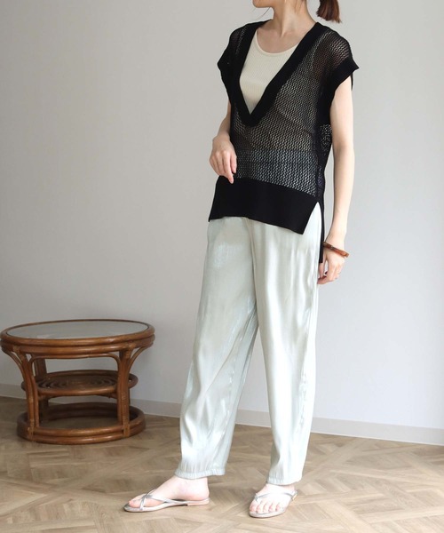 HER CLOSET(ハークローゼット)の「【HERCLOSET】深Vネックメッシュベスト(ベスト・レディース・ブラック/アイボリー/グレイッシュベージュ・M)」の10枚目の写真