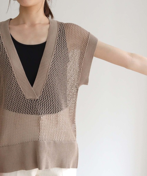 HER CLOSET(ハークローゼット)の「【HERCLOSET】深Vネックメッシュベスト(ベスト・レディース・ブラック/アイボリー/グレイッシュベージュ・M)」の19枚目の写真