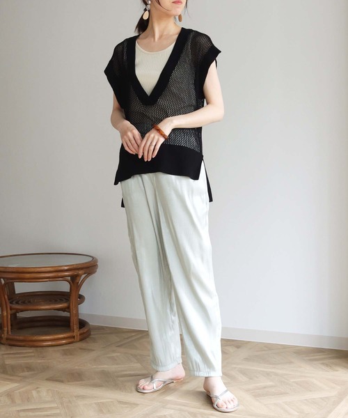HER CLOSET(ハークローゼット)の「【HERCLOSET】深Vネックメッシュベスト(ベスト・レディース・ブラック/アイボリー/グレイッシュベージュ・M)」の11枚目の写真