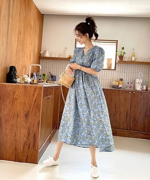 NANING9(ナンニング)の「NANING9 VIVIDカラー花柄ワンピ―ス(ワンピース・レディース・スカイブルー/イエロー・FREE)」の1枚目の写真