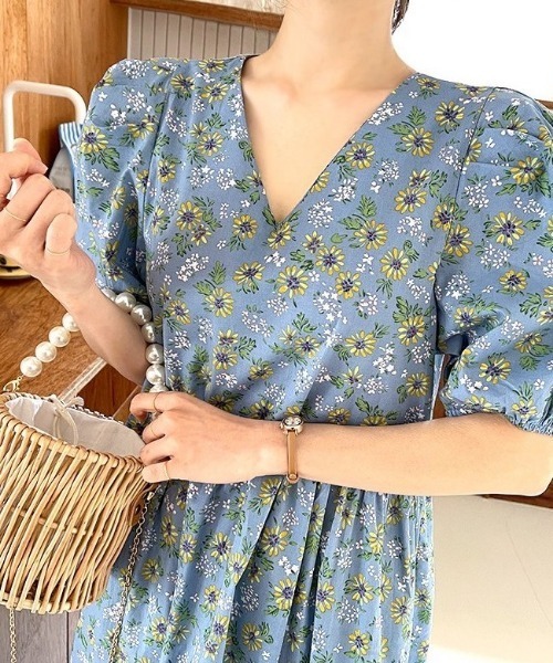 NANING9(ナンニング)の「NANING9 VIVIDカラー花柄ワンピ―ス(ワンピース・レディース・スカイブルー/イエロー・FREE)」の15枚目の写真