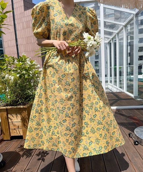 NANING9(ナンニング)の「NANING9 VIVIDカラー花柄ワンピ―ス(ワンピース・レディース・スカイブルー/イエロー・FREE)」の10枚目の写真