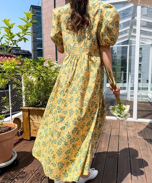 NANING9(ナンニング)の「NANING9 VIVIDカラー花柄ワンピ―ス(ワンピース・レディース・スカイブルー/イエロー・FREE)」の7枚目の写真