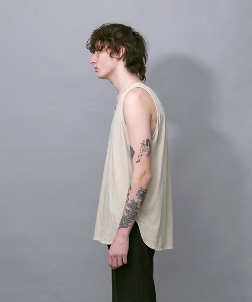 Iroquois（イロコイ）の「LAYERED LONG T/T ラウンドヘムロングタンクトップ（タンクトップ・メンズ・チャコールグレー/ブラック/ベージュ/オフホワイト・1/2/3）」の22枚目の写真