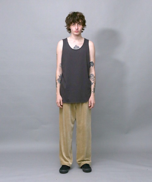 Iroquois（イロコイ）の「LAYERED LONG T/T ラウンドヘムロングタンクトップ（タンクトップ・メンズ・チャコールグレー/ブラック/ベージュ/オフホワイト・1/2/3）」の18枚目の写真