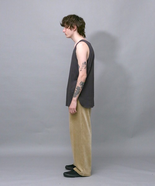 Iroquois（イロコイ）の「LAYERED LONG T/T ラウンドヘムロングタンクトップ（タンクトップ・メンズ・チャコールグレー/ブラック/ベージュ/オフホワイト・1/2/3）」の19枚目の写真