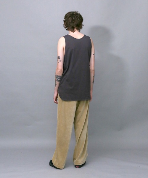 Iroquois（イロコイ）の「LAYERED LONG T/T ラウンドヘムロングタンクトップ（タンクトップ・メンズ・チャコールグレー/ブラック/ベージュ/オフホワイト・1/2/3）」の20枚目の写真