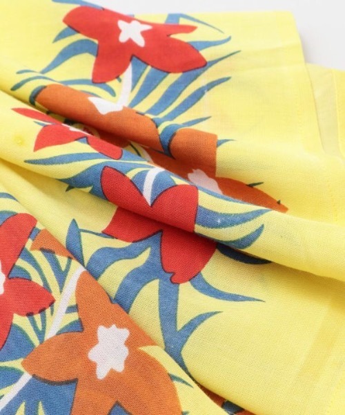 Kahiko(カヒコ)の「【Kahiko】ハイビスカスビーチパレオ(ストール/ショール・レディース・ホワイト/ネイビー/イエロー・FREE)」の11枚目の写真