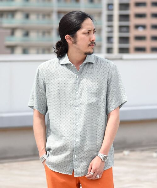 SHIPS(シップス)の「【No tie, but smartness.】SHIPS: セミワイドカラー モチーフ柄 リネンシャツ S/S(シャツ/ブラウス・メンズ・ブラウン/ブルー/グリーン・SMALL/MEDIUM/LARGE/X-LARGE)」の1枚目の写真