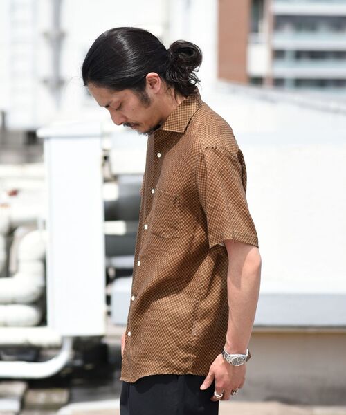 SHIPS(シップス)の「【No tie, but smartness.】SHIPS: セミワイドカラー モチーフ柄 リネンシャツ S/S(シャツ/ブラウス・メンズ・ブラウン/ブルー/グリーン・SMALL/MEDIUM/LARGE/X-LARGE)」の22枚目の写真