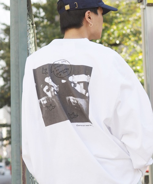 Mark Gonzales(マーク・ゴンザレス)の「Mark Gonzales / マークゴンザレス 別注 コラボ オーバーサイズ 刺繍 ロゴ ビッグシルエット プリント ロンT(Tシャツ/カットソー・メンズ・ブラック系その他3/ブルー/ホワイト/ホワイト系その他/ホワイト系その他2/ブラック系その他/ブラック系その他4/ブラック/グレイッシュベージュ/ホワイト系その他3/ブラック系その他2/ホワイト系その他4・MEDIUM/LARGE)」の3枚目の写真