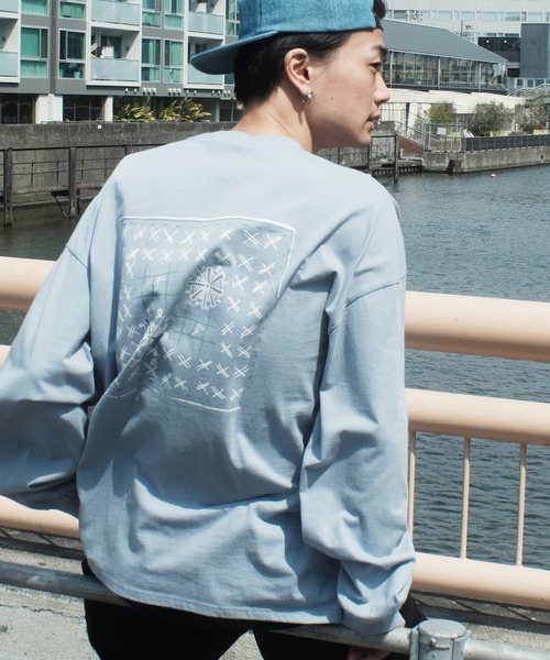 Mark Gonzales(マーク・ゴンザレス)の「Mark Gonzales / マークゴンザレス 別注 コラボ オーバーサイズ 刺繍 ロゴ ビッグシルエット プリント ロンT(Tシャツ/カットソー・メンズ・ブラック系その他3/ブルー/ホワイト/ホワイト系その他/ホワイト系その他2/ブラック系その他/ブラック系その他4/ブラック/グレイッシュベージュ/ホワイト系その他3/ブラック系その他2/ホワイト系その他4・MEDIUM/LARGE)」の12枚目の写真